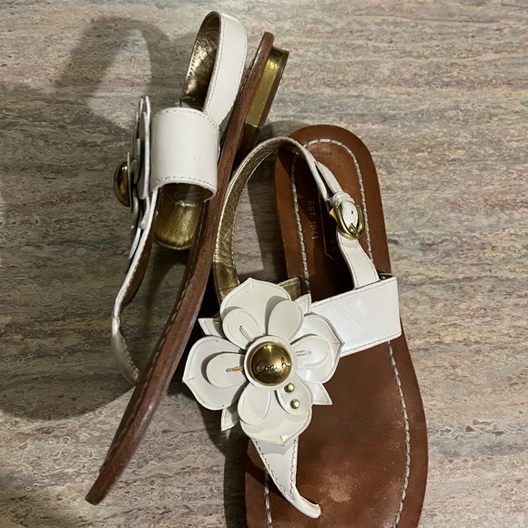 Coach thong sandals with embossed daisies - Picture 8 of 16